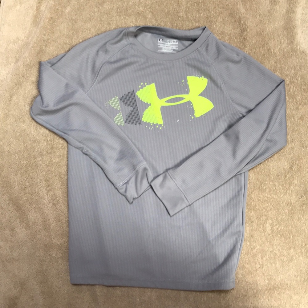 Gray Under Armour youth M long sleeve shirt